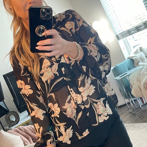 Sheer black floral blouse with tie.  Balloon sleeves.  Feminine and professional - Picture 6 of 7